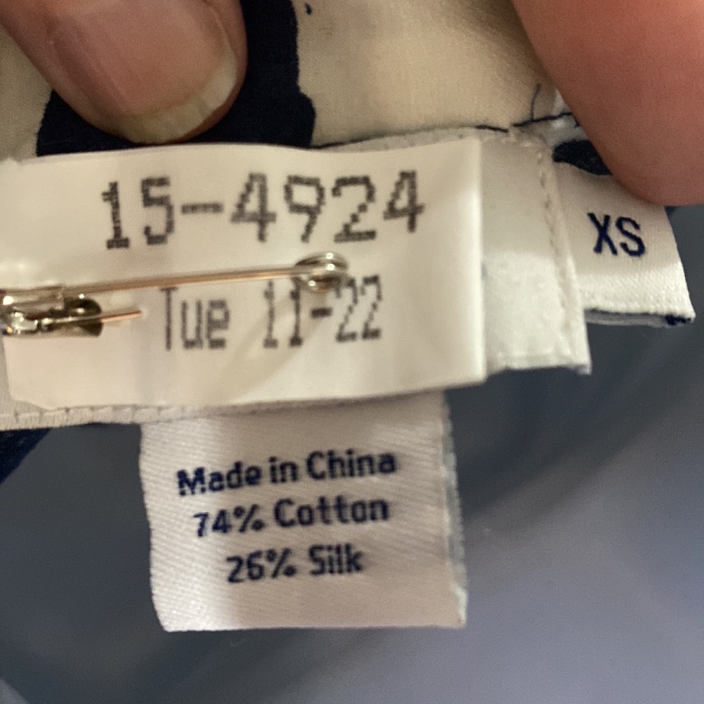 Vineyard Vines Blouse - Picture 7 of 8
